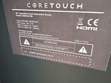 une photo montrant un gros plan d'une télécommande
