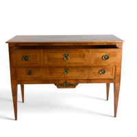 Commode droite en placage de bois précieux à décor marqueté … (photo 2)