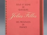 Le livre est rose, avec des lettres dorées dessus.