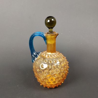 Petite carafe en verre teinté dans le goût de la Manufacture… - Photo 1
