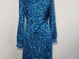 une robe bleue et noire sur un mannequin, un mannequin, un mannequin, un mannequin, un mannequin, un mannequin, un mannequin, un mannequin, un mannequin, un mannequin, un mannequin, un mannequin, un mannequin, un mannequin, un mannequin, un mannequin, un mannequin, un mannequin, un mannequin, un mannequin, un mannequin, un mannequin, un mannequin, un mannequin, un mannequin, un mannequin, un mannequin, un mannequin, un mannequin, un mannequin, un mannequin, un mannequin, un mannequin, un