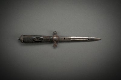 an image of a knife on a gray surface