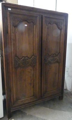 Une ARMOIRE deux portes de style Louis XIV Sans corniche