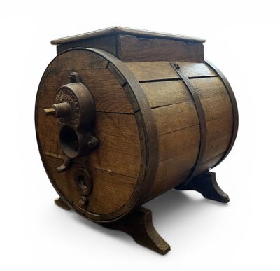 SIMON FRERES CHERBOURG. Baratte à beurre en bois en forme de…