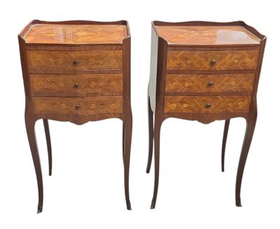paire de tables de chevet de style Louis XV