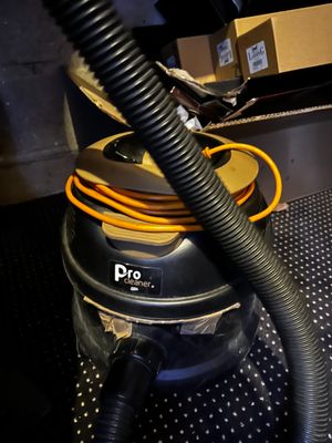 Lot comprenant : - 1 Aspirateur de marque Pro Cleaner