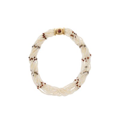 bracelet en perles rouges et blanches avec un fermoir doré