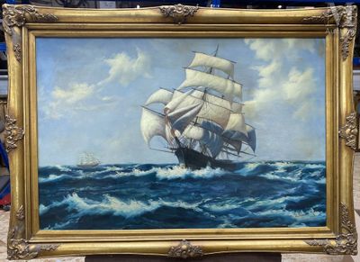 une peinture à l'huile représentant un voilier en mer, posée sur une table