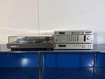 a turntable with a cd player on top of it