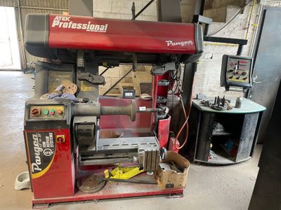 a machine that is sitting in a garage