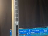 un ventilateur posé sur une table