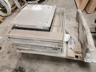 2 palettes comprenant matériels de désenfumage mural et trav…