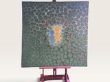 Peinture abstraite violette et verte sur chevalet, sur fond blanc