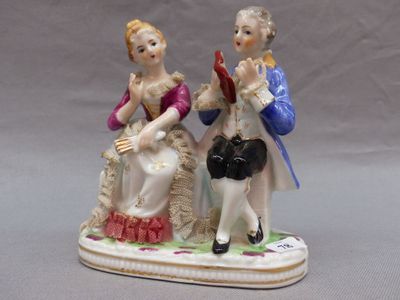 Sujet en porcelaine polychrome "la lecture" - H : 13 cm