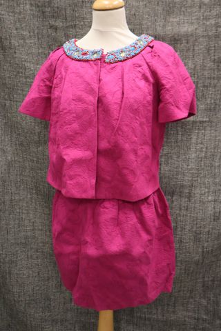TARA JARMON – Ensemble en coton rose, veste avec encolure perlé e...