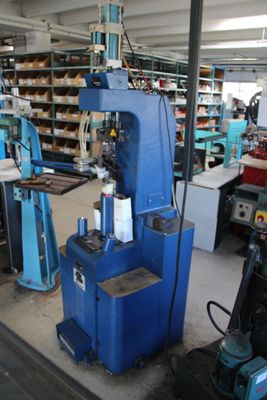 1 cloueuse de talons - BRUSTIA Modèle PTP 983BAV 380 50/60 n…