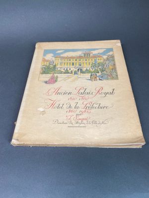 un vieux livre sur lequel figure l'image d'une maison