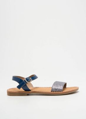 une photo d'une paire de sandales bleues sur fond blanc