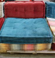 * ROCHE BOBOIS. Canapé modèle « Mah Jong » en tissu coloré. (photo 2)