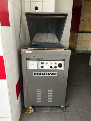 une machine qui se trouve dans le coin d'une pièce