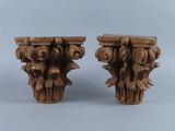 paire de corbeilles en bois sculpté ornées de fleurs et de feuilles