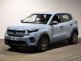 Le nouveau SUV Volkswagen T-Cross est garé dans un garage.
