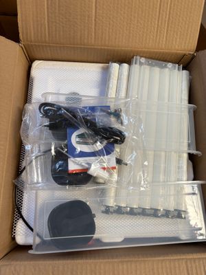 une boîte contenant tout un tas d'appareils électroniques