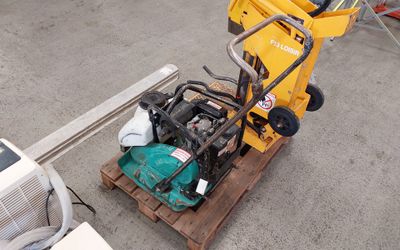 a small machine that is sitting on a pallet