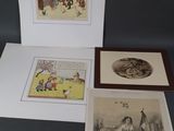 trois cartes représentant des personnes et des animaux, posées sur une table