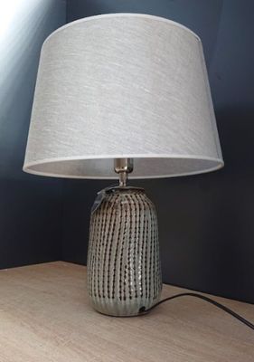 Lampe à poser en céramique et abat jour en lin beige- retour…