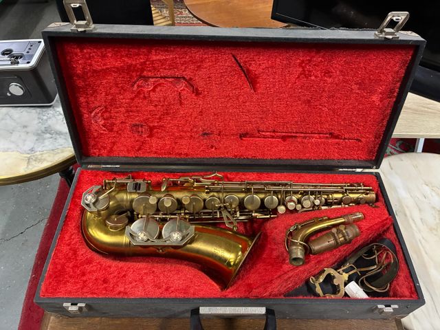 Studium DOLNET Saxophone Métal doré numéroté 53170 dans son étui ...