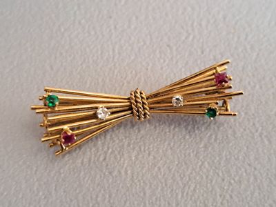 Broche en or jaune 18K 750 millièmes, en forme de fagot avec… - Photo 1