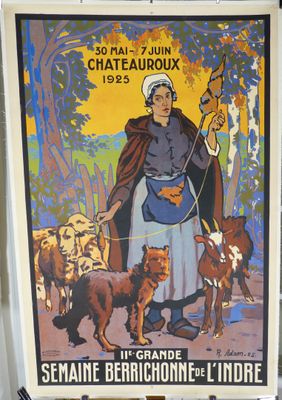affiche représentant une femme avec des chiens et des chats devant un arbre