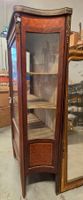 10563-22 / CH / Vitrine en placage, marqueterie d'acajou et … (photo 2)