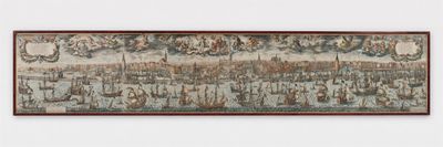 une image d'une tapisserie accrochée au mur