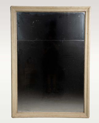 une image représentant un miroir avec un cadre blanc sur fond noir