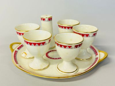 PL LIMOGES. Service à œufs en porcelaine émaillée de dents d…