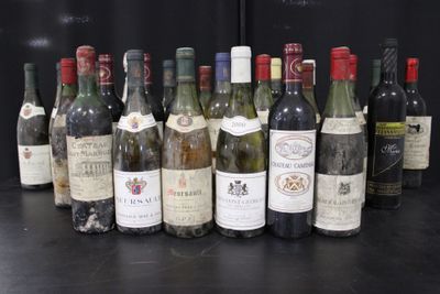 plusieurs bouteilles de vin alignées sur une table