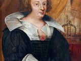 portrait d'une femme tenant une rose dans la main gauche