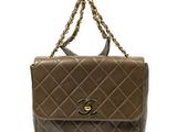 Sac à rabat Chanel en cuir d'agneau matelassé marron
