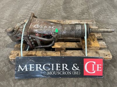 une pancarte sur une palette sur laquelle on peut lire « Mercierr et C.E. »