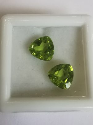 PERIDOT Nbr 2 Pakistan trillion 8 x 8 X 5 4,43ct