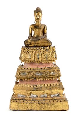 une image représentant une statue d'une personne assise sur une pile de livres