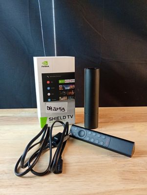 Nvidia SHIELD TV Noir Passerelle multimÃ©dia 4K Ultra HD 8 G…