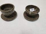 paire de tasses et soucoupes anciennes en grès