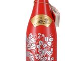 une bouteille de vin rouge ornée d'un motif floral