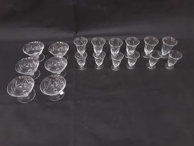 DAUM NANCY FRANCE. Service de 18 verres en cristal à décor d…