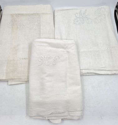 627 / CH-ENT / Lot de 3 draps en coton blanc dont deux …