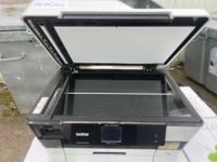 Une imprimanteBROTHER MFC-J672 DDW (démarre). (photo 2)