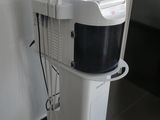 une machine qui se trouve dans le coin d'une pièce